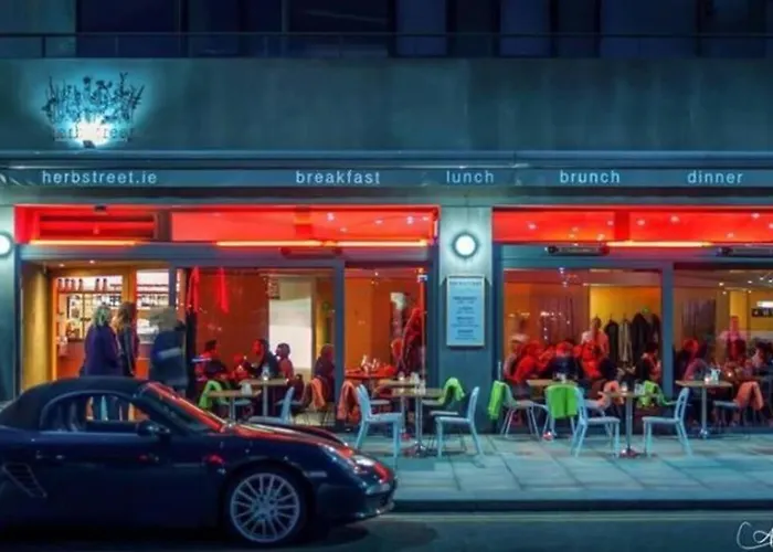 Waterfront Luxury Apartament *